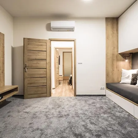 Flexihome Sk - Komenskeho - Private Parking Spot - Ultra Modern And Stylish Kosice Exterior photo