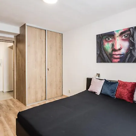 Flexihome Sk - Komenskeho - Private Parking Spot - Ultra Modern And Stylish Kosice Room photo