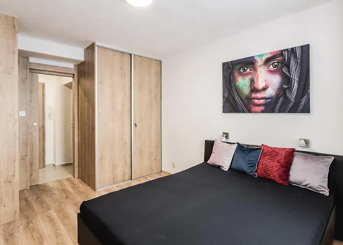 Flexihome Sk - Komenskeho - Private Parking Spot - Ultra Modern And Stylish