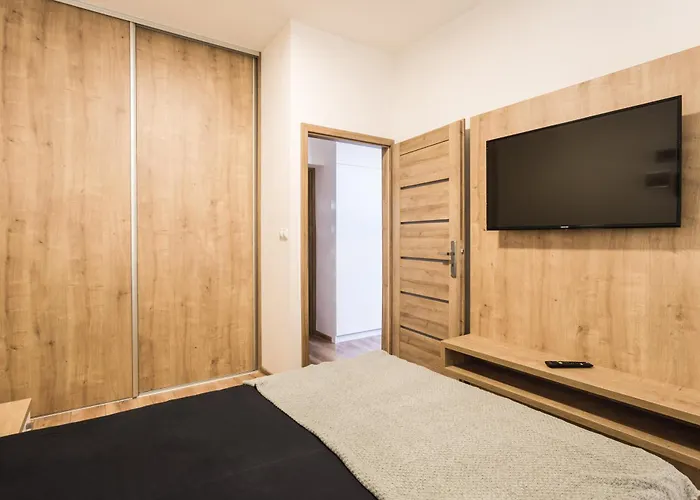 Flexihome Sk - Komenskeho - Private Parking Spot - Ultra Modern And Stylish