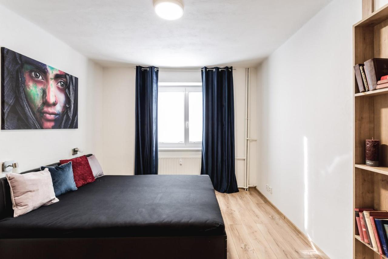 Flexihome Sk - Komenskeho - Private Parking Spot - Ultra Modern And Stylish Apartment *