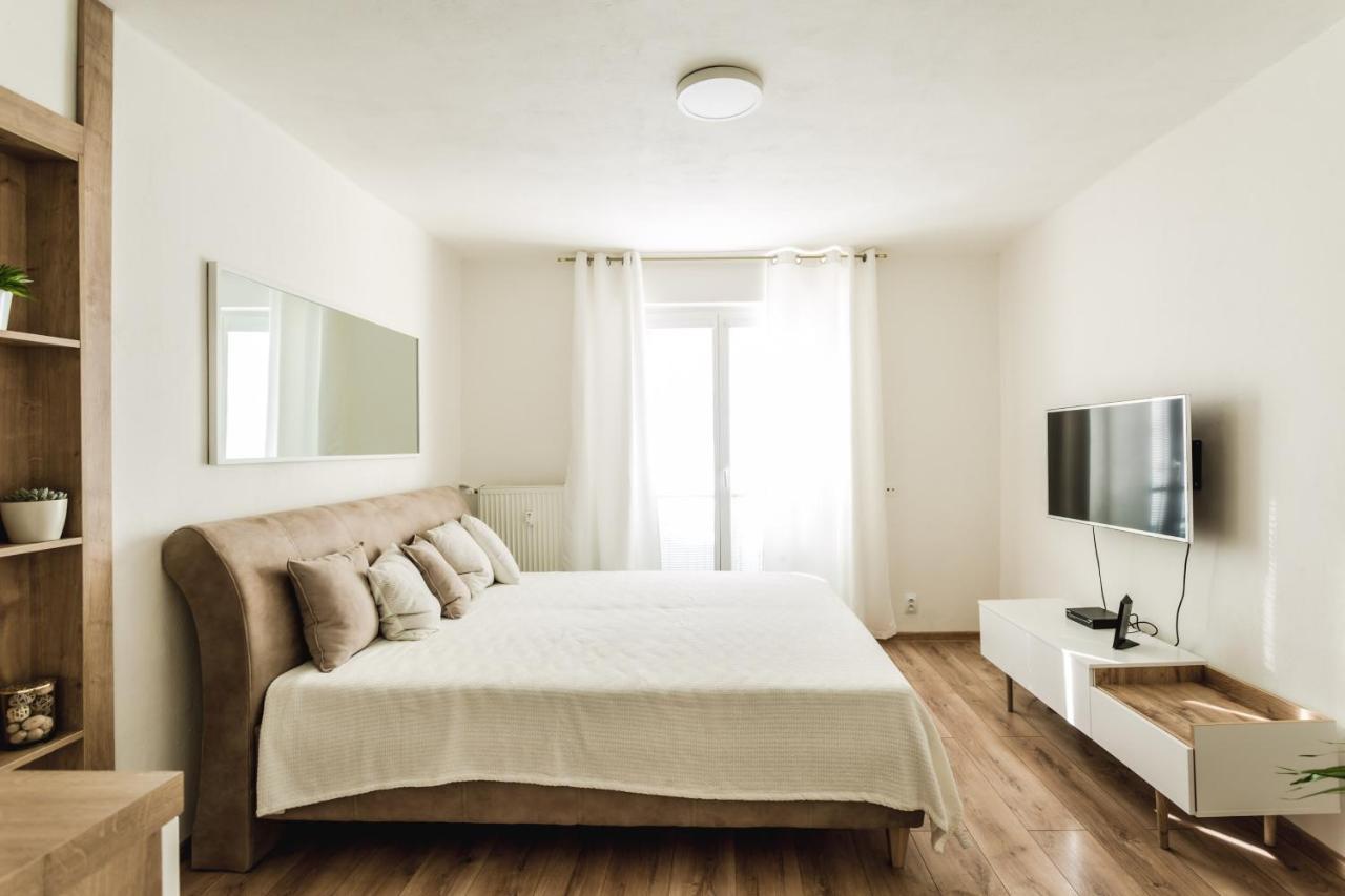 Apartment Flexihome Sk - Komenskeho - Private Parking Spot - Ultra Modern And Stylish