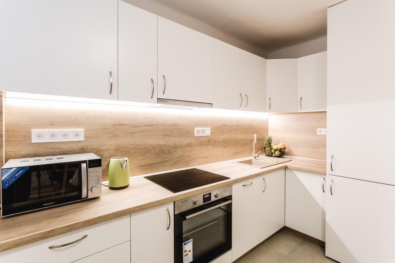 Flexihome Sk - Komenskeho - Private Parking Spot - Ultra Modern And Stylish *