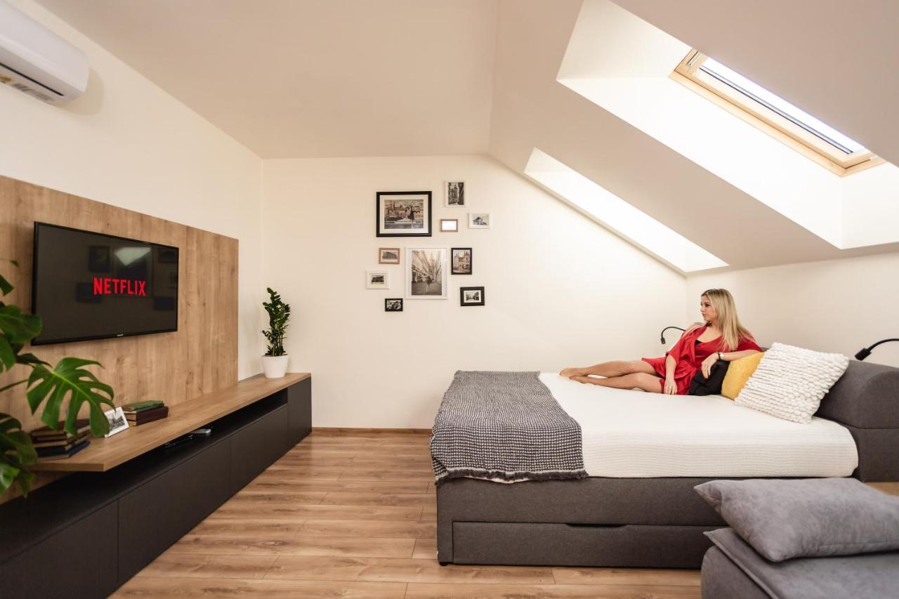 Flexihome Sk - Komenskeho - Private Parking Spot - Ultra Modern And Stylish Apartment *