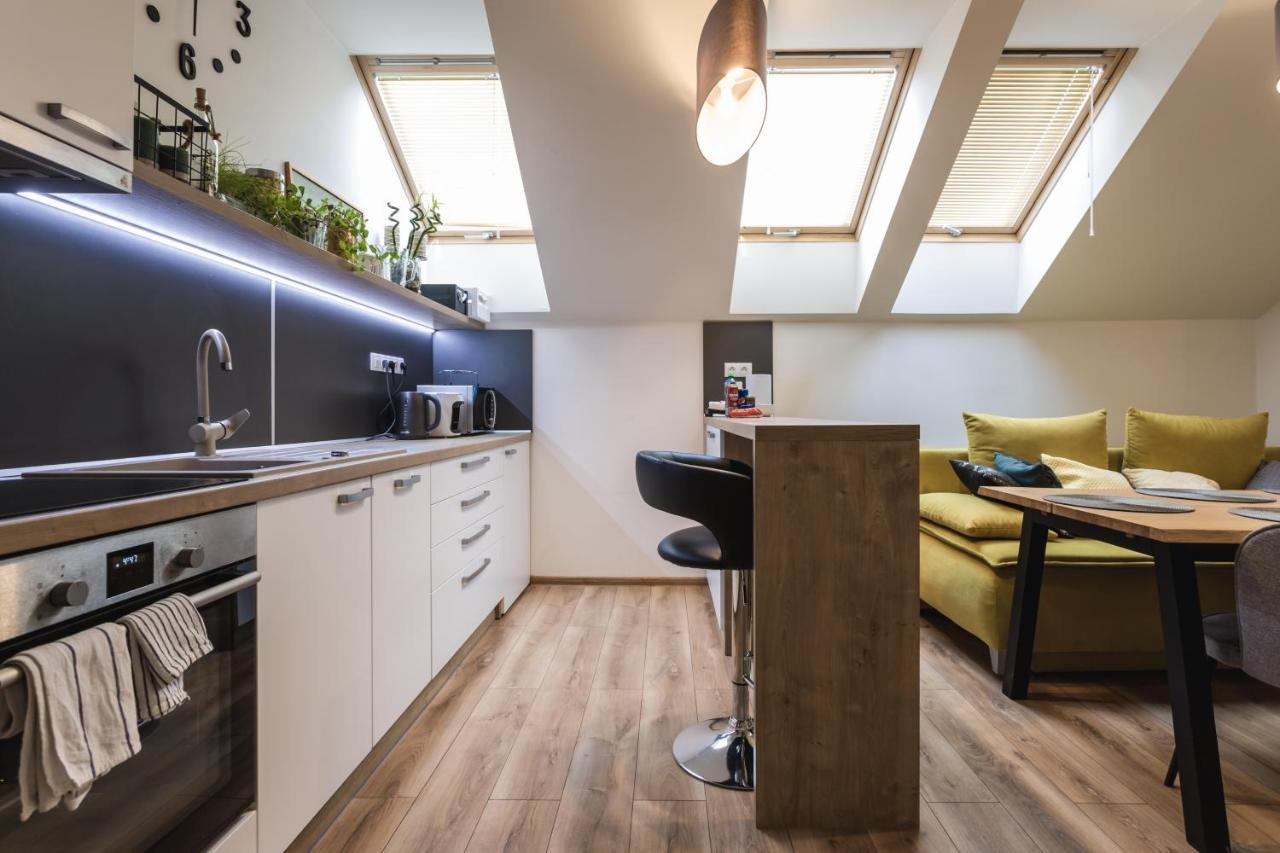Flexihome Sk - Komenskeho - Private Parking Spot - Ultra Modern And Stylish