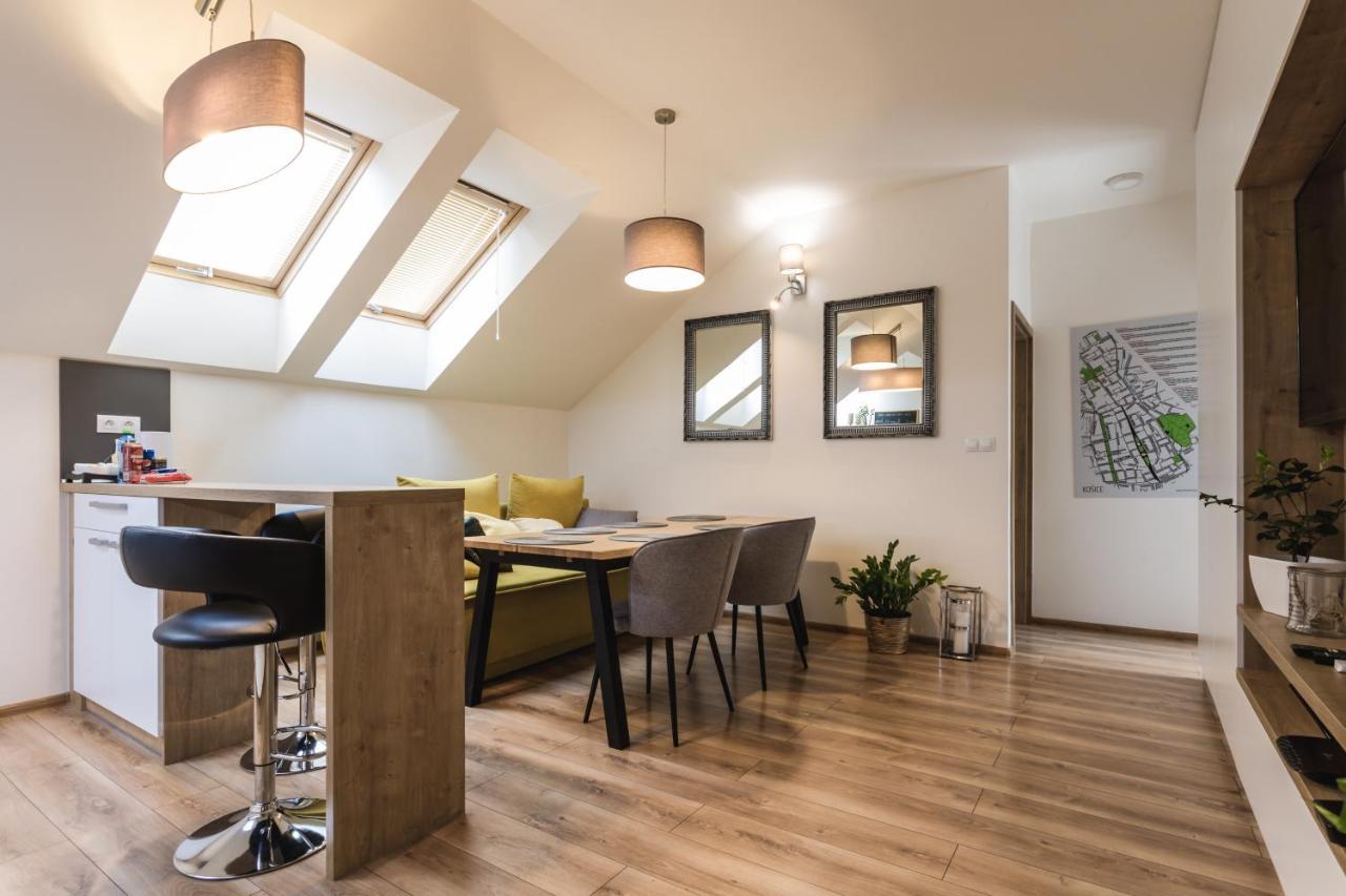 Flexihome Sk - Komenskeho - Private Parking Spot - Ultra Modern And Stylish Apartment