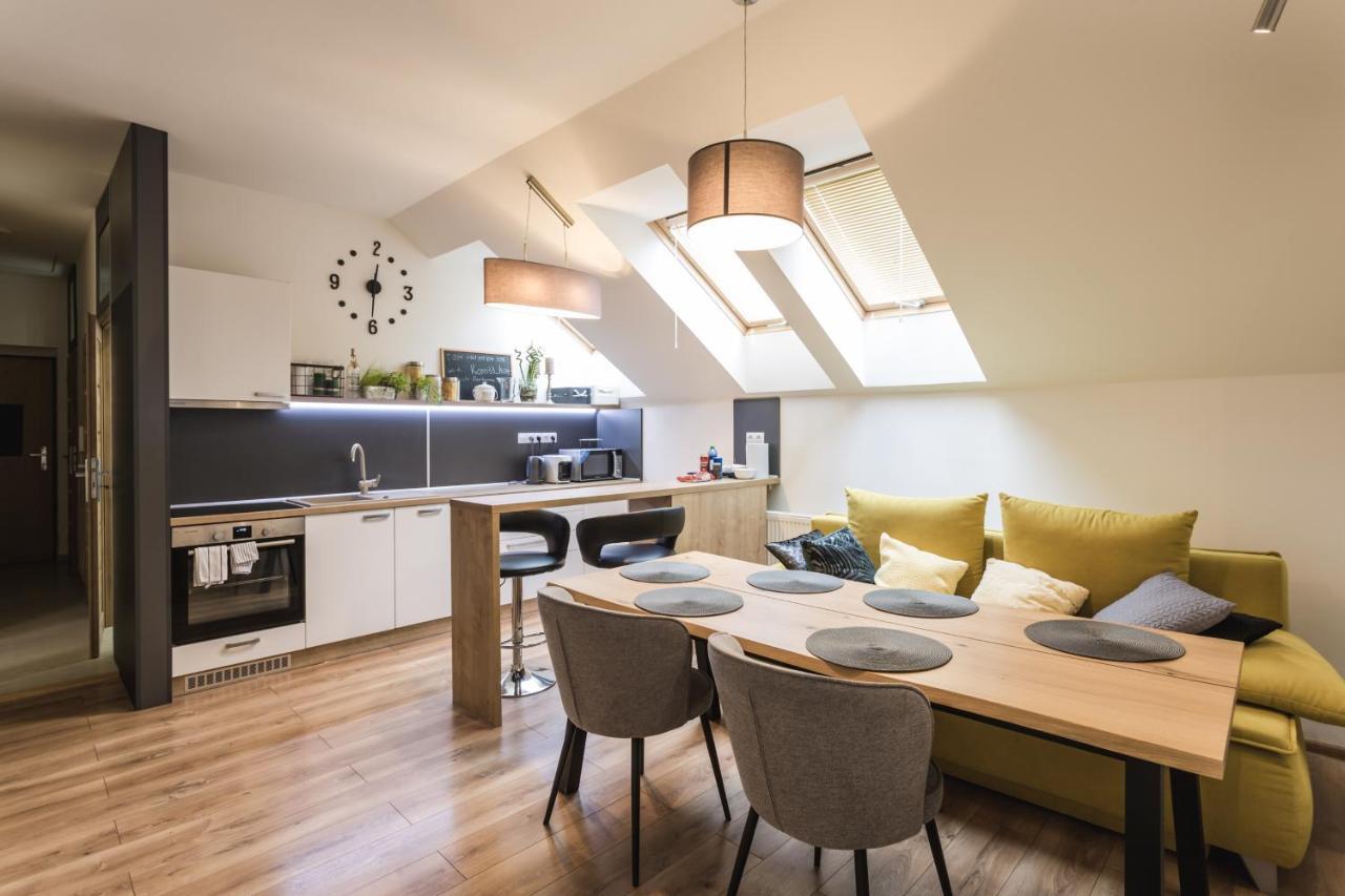 Flexihome Sk - Komenskeho - Private Parking Spot - Ultra Modern And Stylish Apartment *