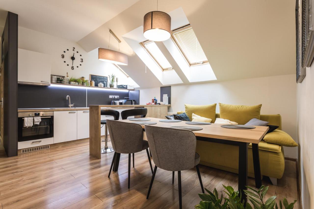 Flexihome Sk - Komenskeho - Private Parking Spot - Ultra Modern And Stylish Apartment *