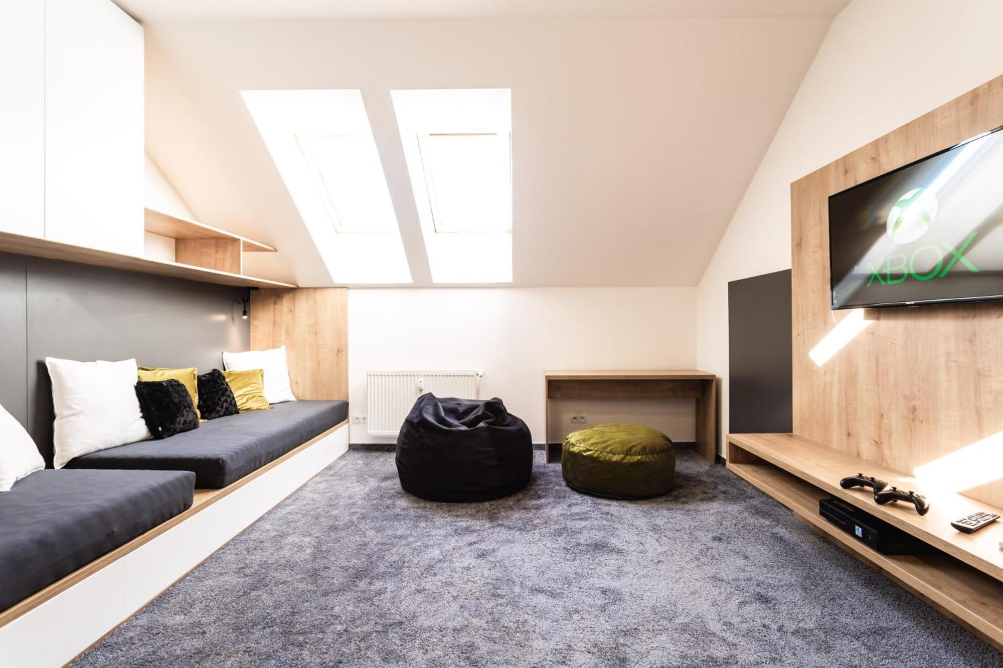 Flexihome Sk - Komenskeho - Private Parking Spot - Ultra Modern And Stylish Apartment